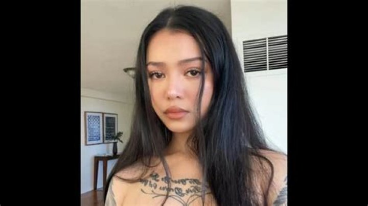 Bella Poarch: Trending News, Reddit & TikTok Buzz!