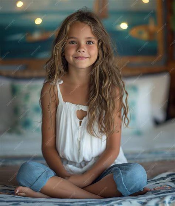 Young Girl Images & More: Explore & Discover!